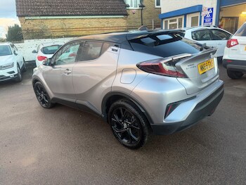 Used Toyota C-HR 2018 for sale - 79373861: Photo