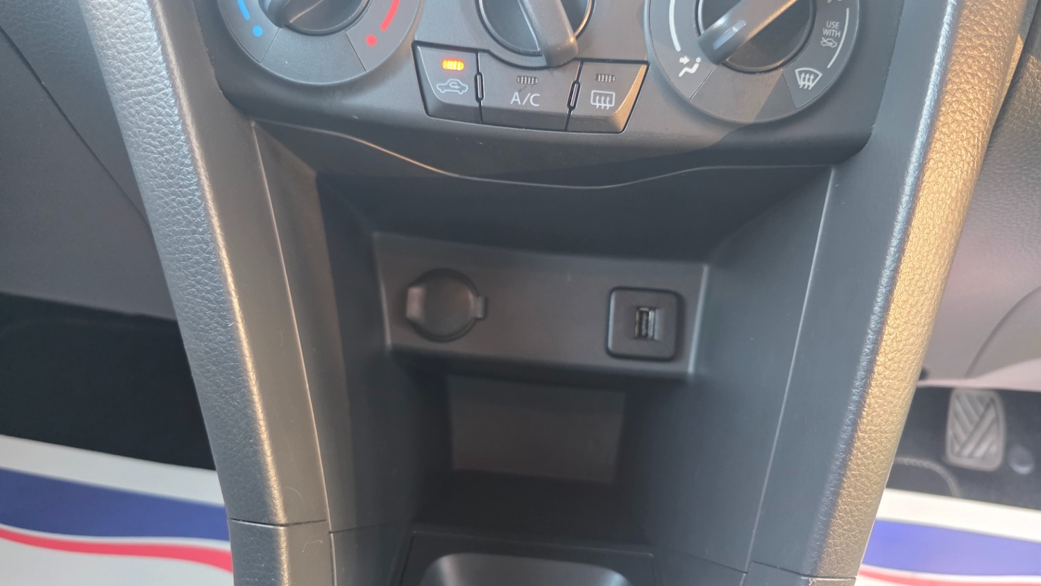 Used Suzuki Swift 2012 for sale - 76107632: Photo 10