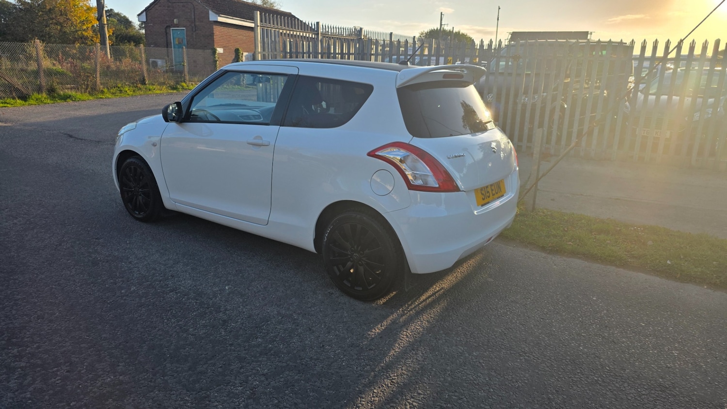 Used Suzuki Swift 2012 for sale - 76107632: Photo 2