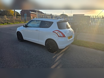 Used Suzuki Swift 2012 for sale - 76107632: Photo 2