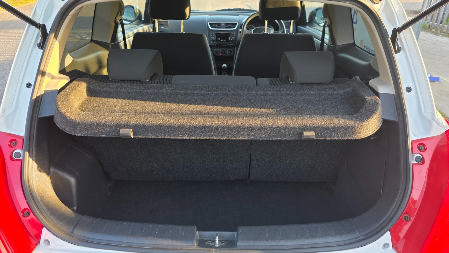 Used Suzuki Swift 2012 for sale - 76107632: Photo 5