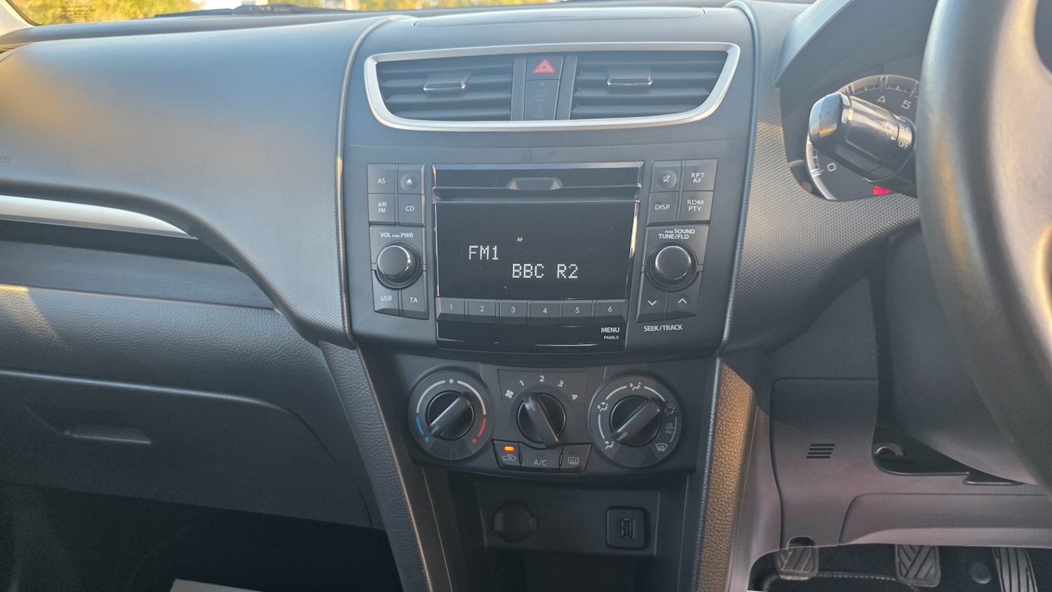 Used Suzuki Swift 2012 for sale - 76107632: Photo 9