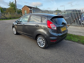 Used Ford Fiesta 2017 for sale - 76010604: Photo