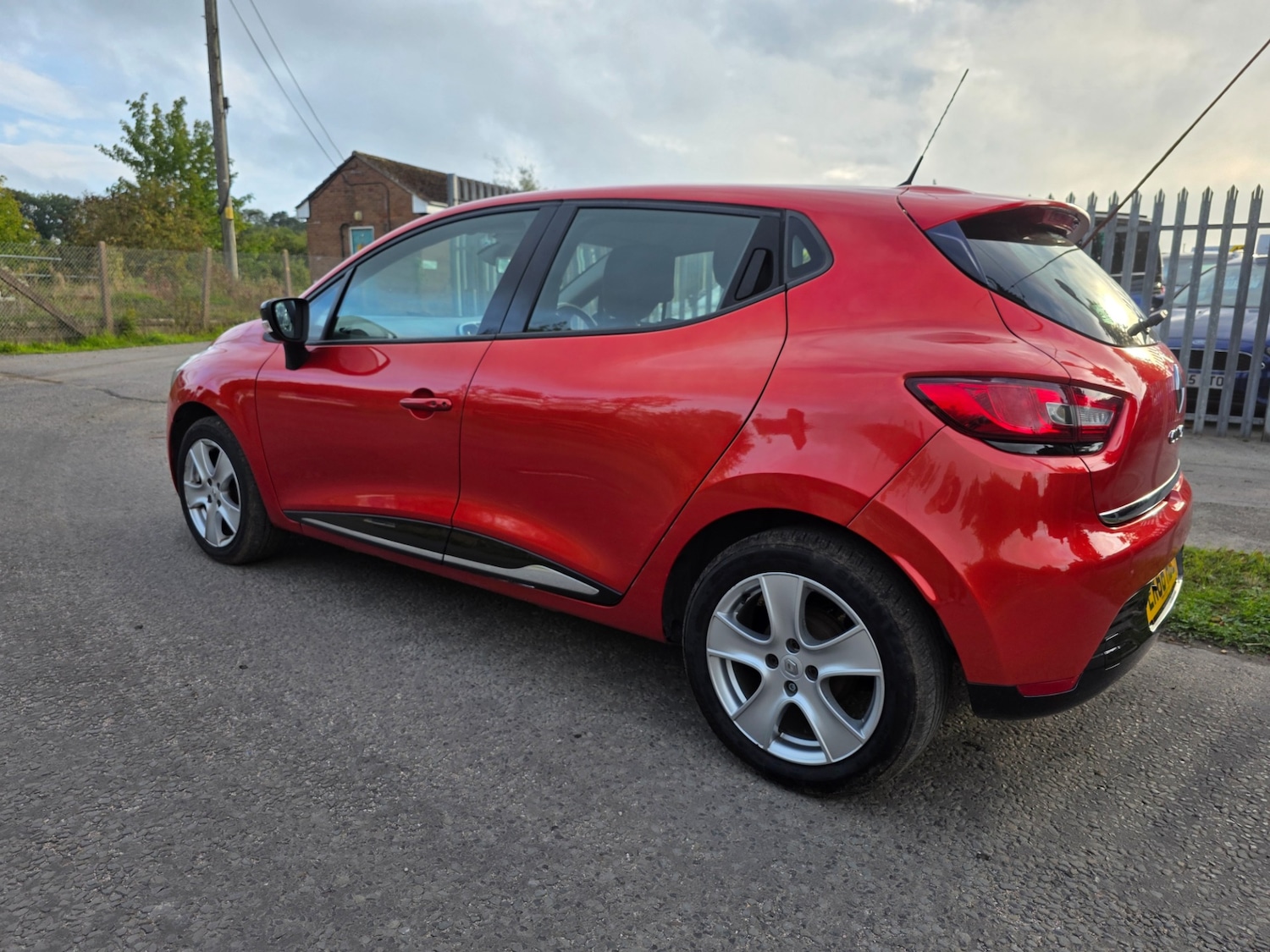 Used Renault Clio 2016 for sale - 75144150: Photo 2
