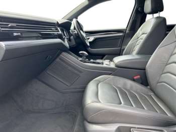 Used Volkswagen Touareg 2018 for sale - 74512744: Photo