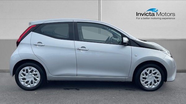Used Toyota AYGO 2021 for sale - 76186941: Photo 2