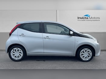 Used Toyota AYGO 2021 for sale - 76186941: Photo 2