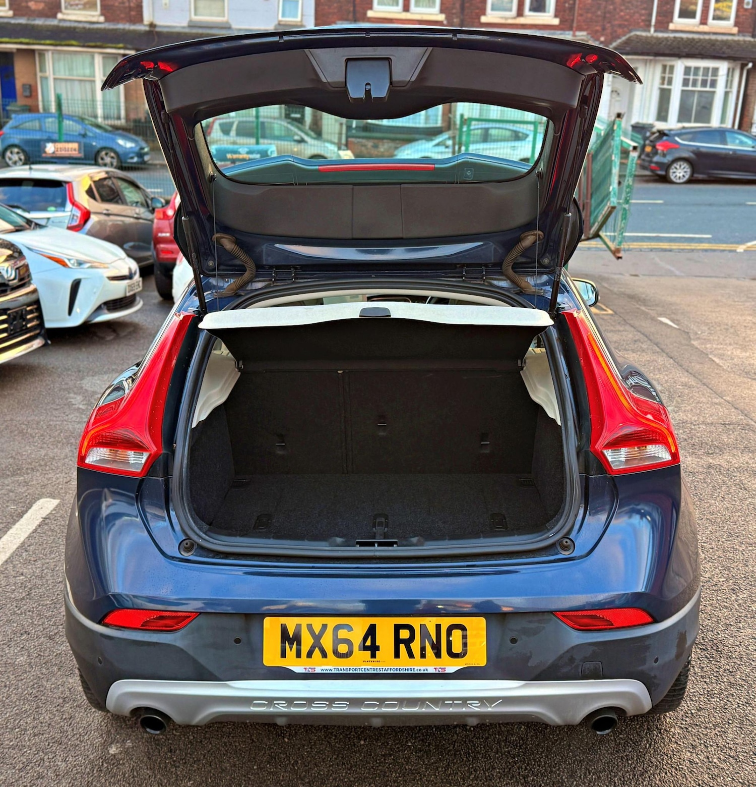 Used Volvo V40 2025 for sale - 76723962: Photo 10