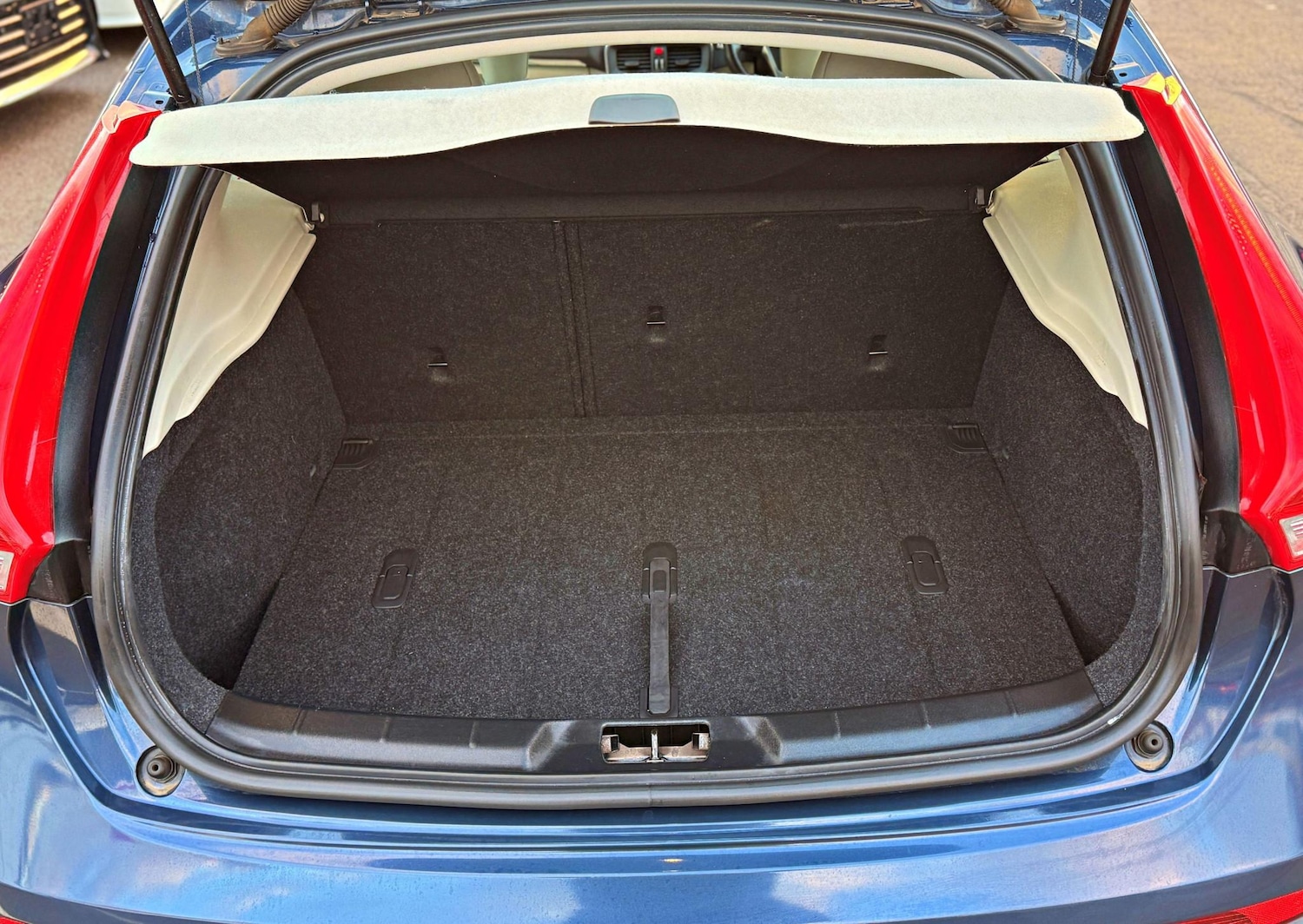 Used Volvo V40 2025 for sale - 76723962: Photo 11