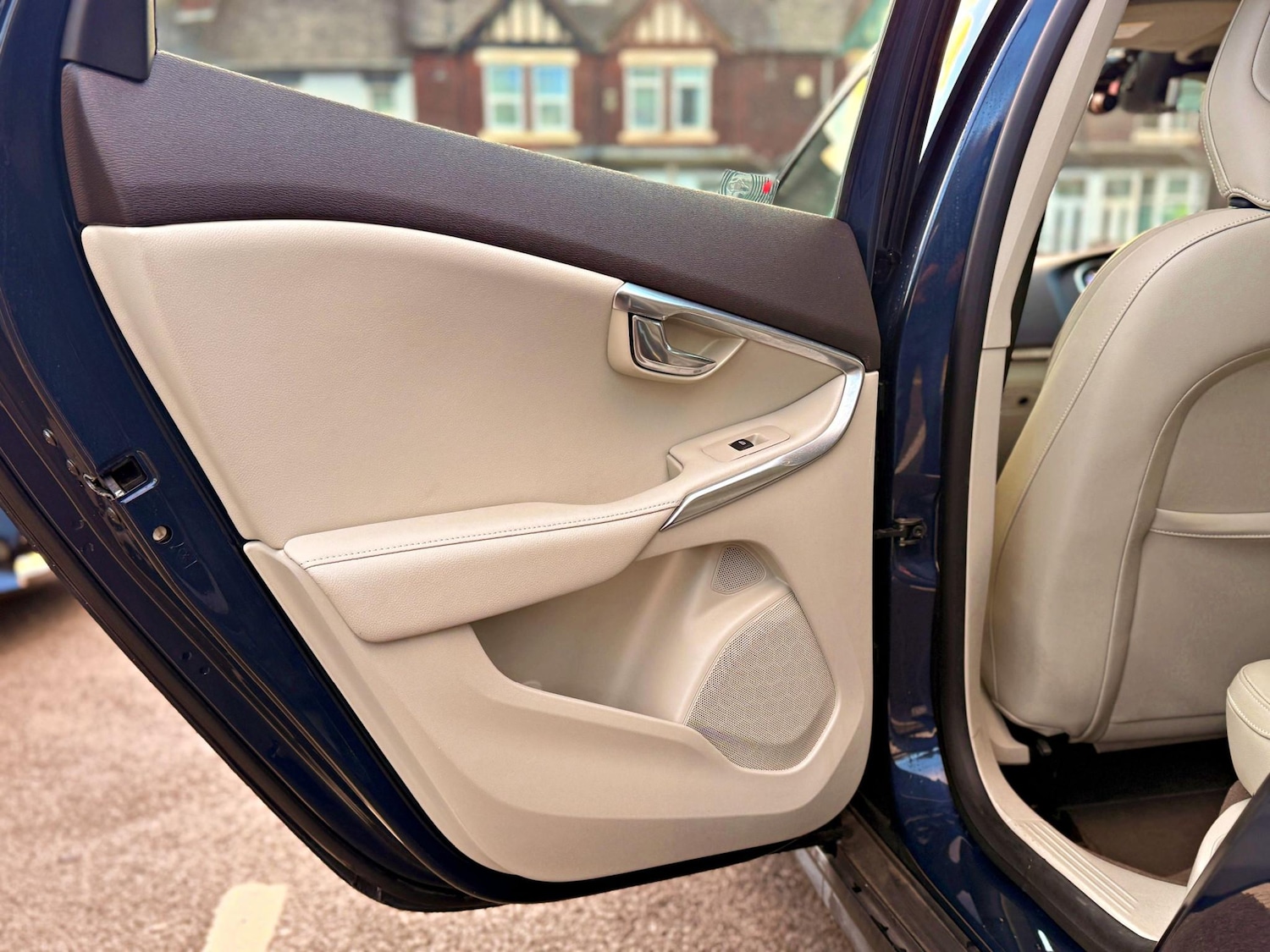 Used Volvo V40 2025 for sale - 76723962: Photo 25