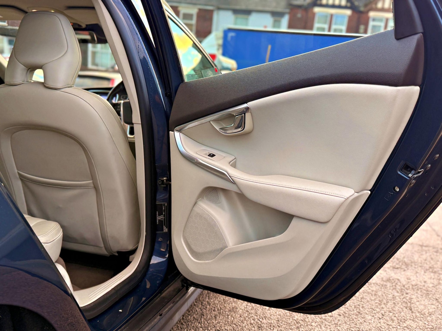 Used Volvo V40 2025 for sale - 76723962: Photo 28