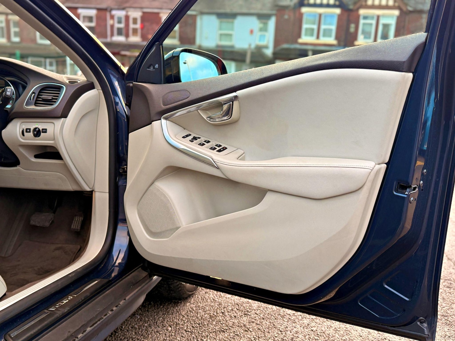 Used Volvo V40 2025 for sale - 76723962: Photo 31