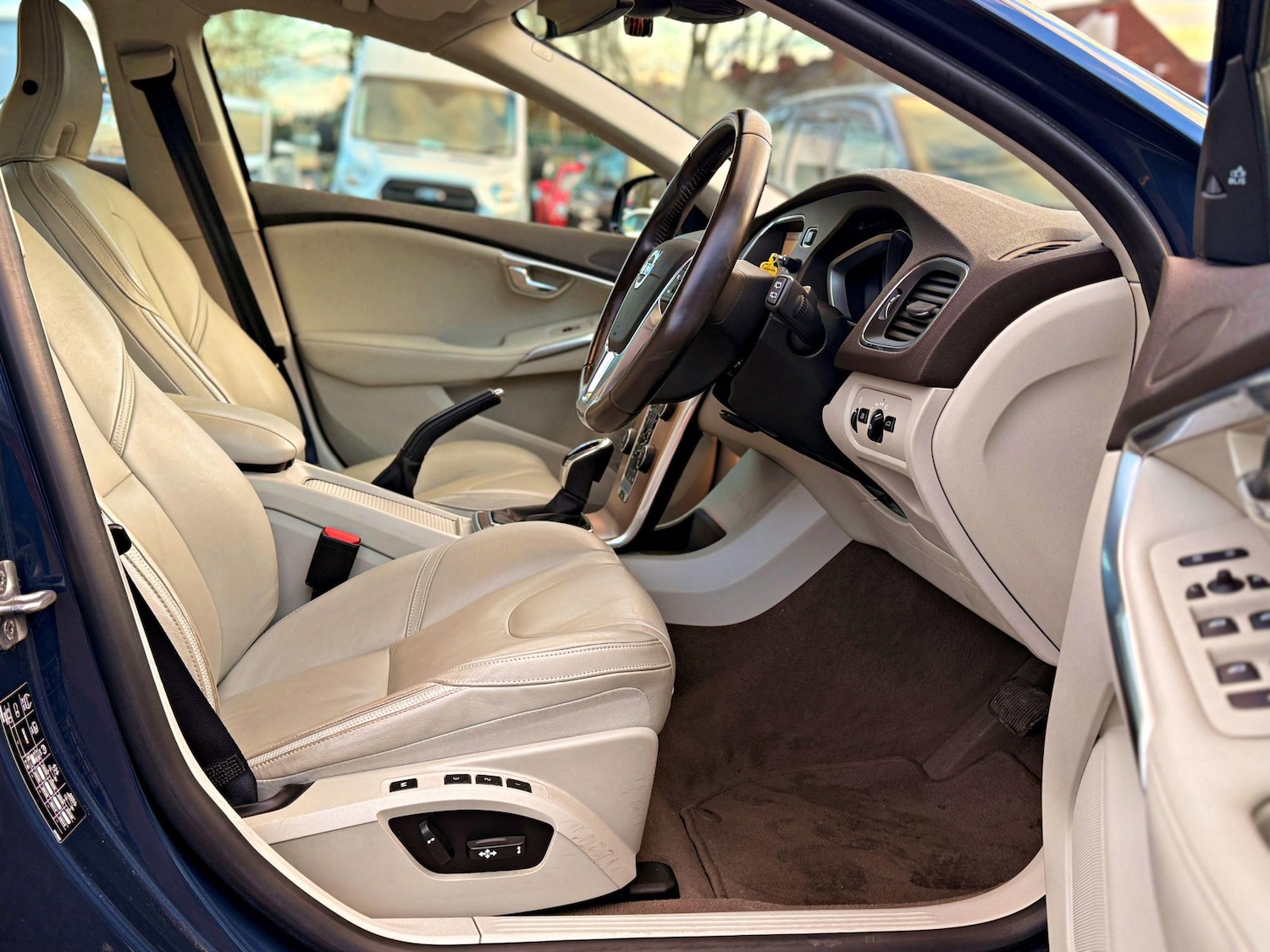 Used Volvo V40 2025 for sale - 76723962: Photo 32