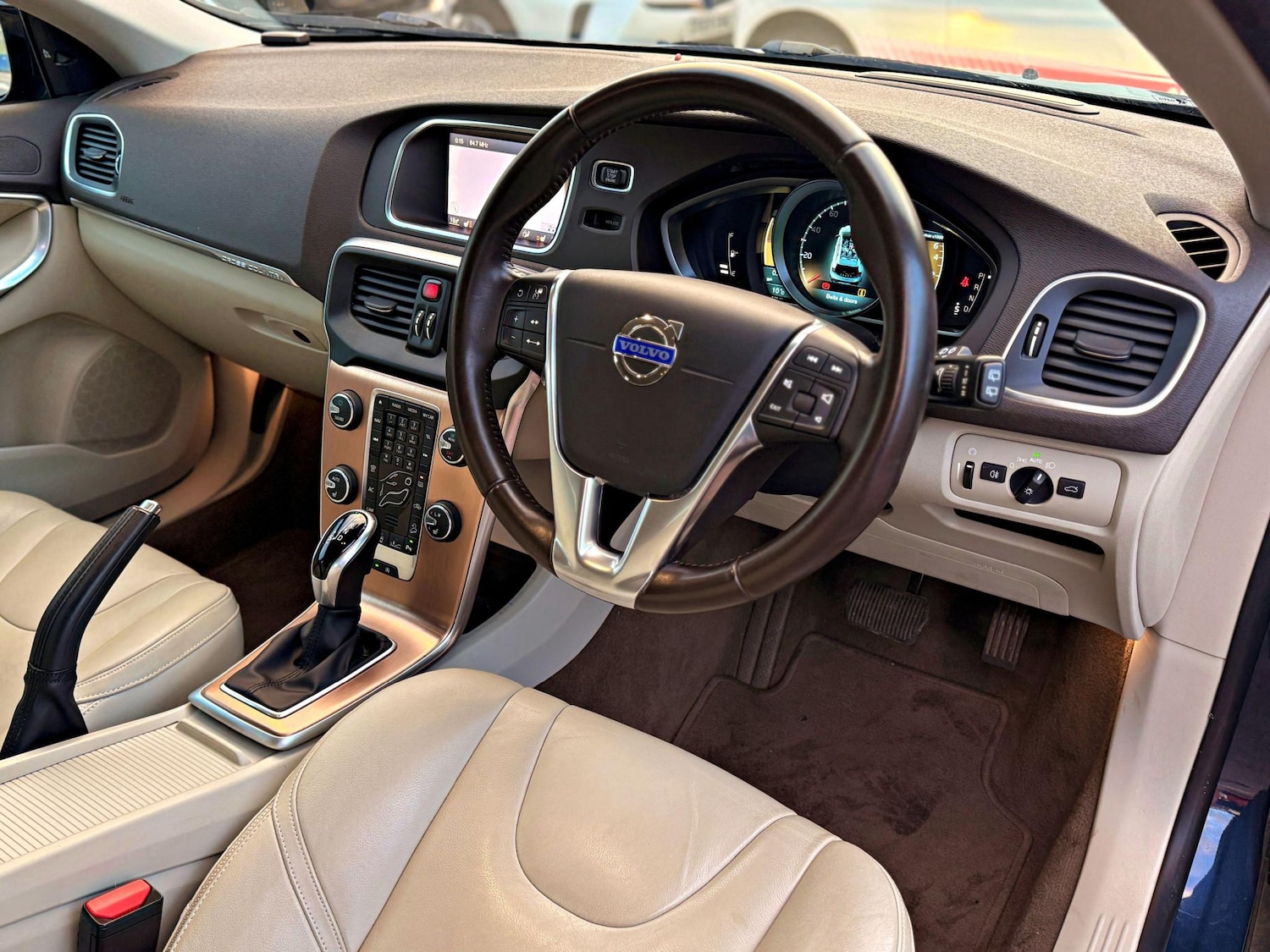 Used Volvo V40 2025 for sale - 76723962: Photo 33