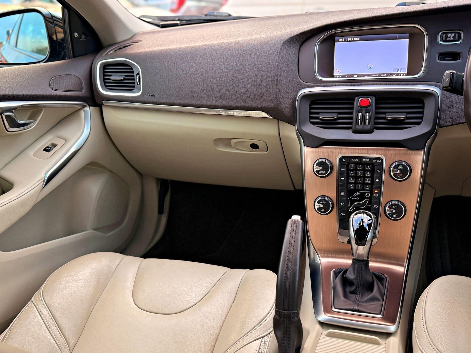 Used Volvo V40 2025 for sale - 76723962: Photo 38