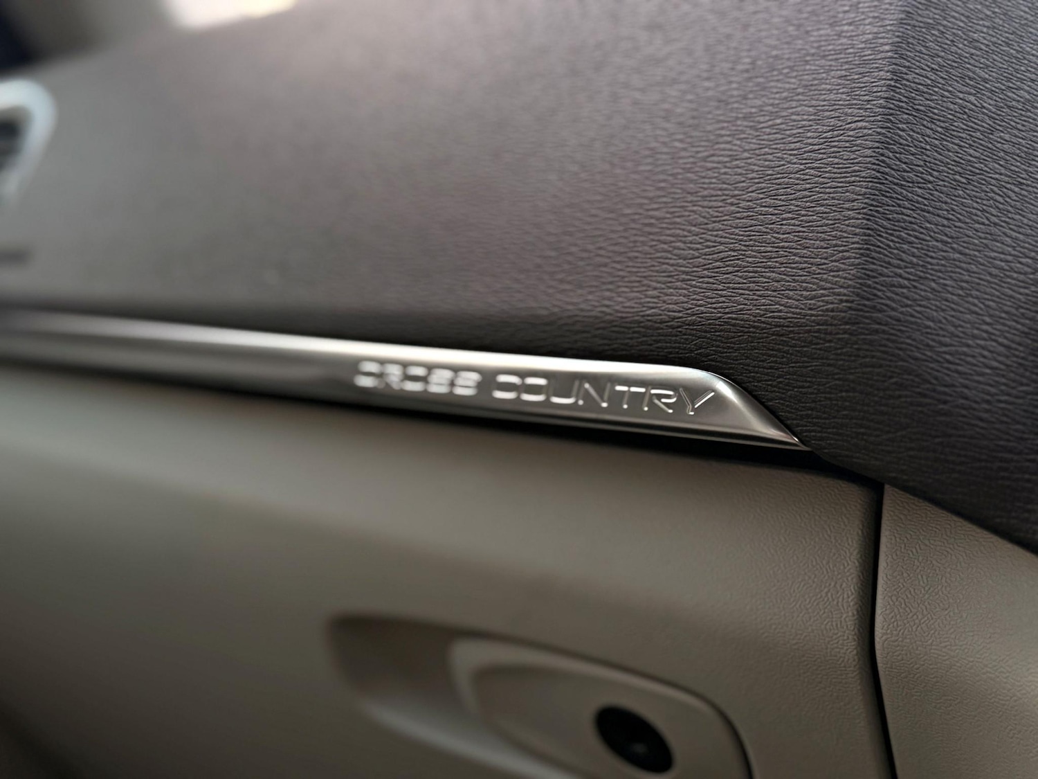 Used Volvo V40 2025 for sale - 76723962: Photo 41