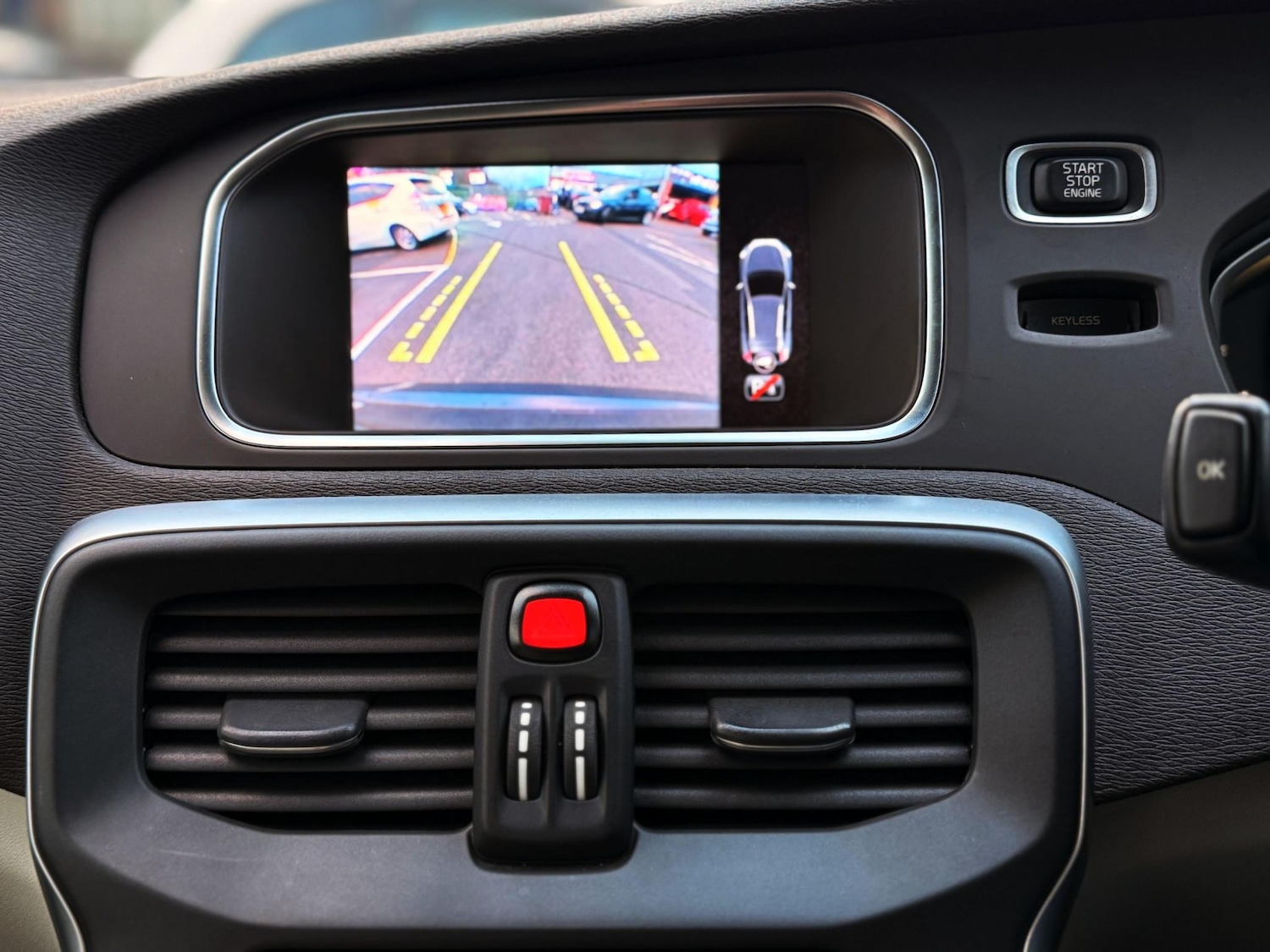 Used Volvo V40 2025 for sale - 76723962: Photo 42