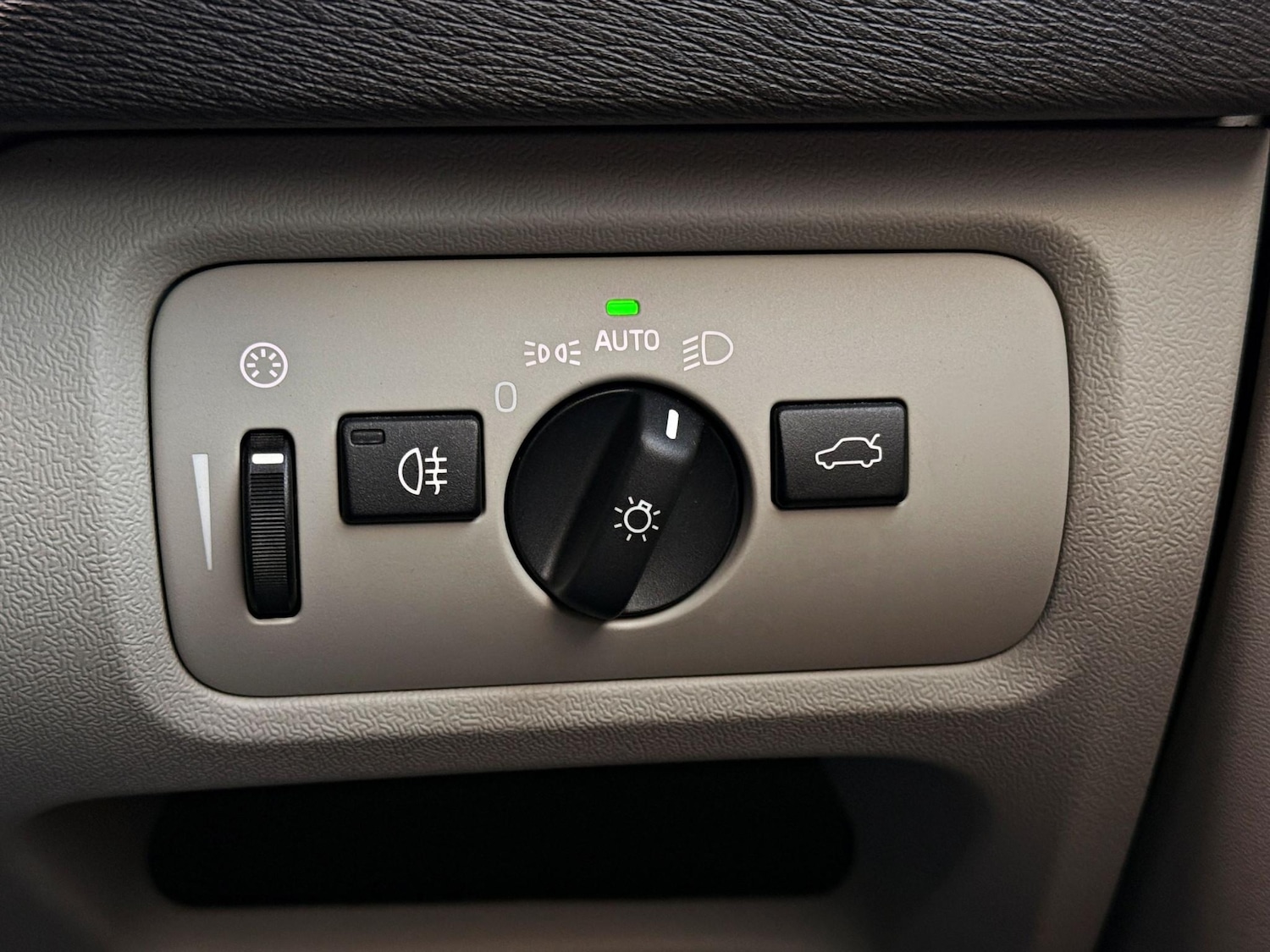 Used Volvo V40 2025 for sale - 76723962: Photo 43