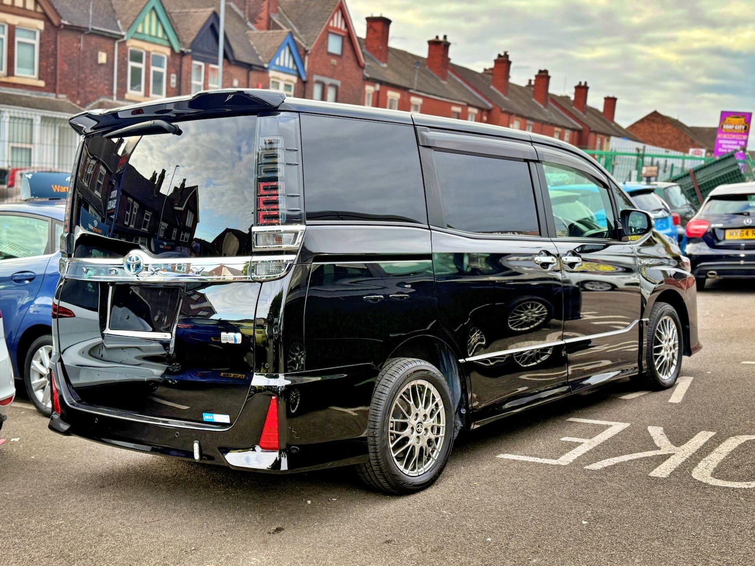 Used Toyota Noah 2025 for sale - 76519805: Photo 4