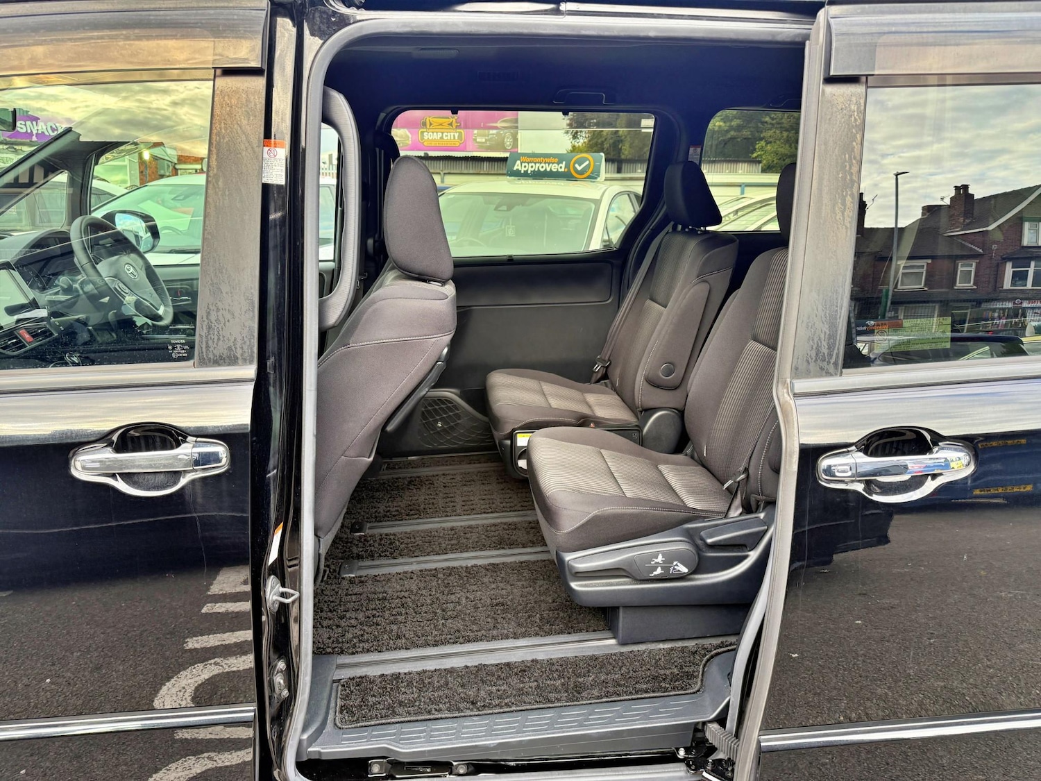 Used Toyota Noah 2025 for sale - 76519805: Photo 8