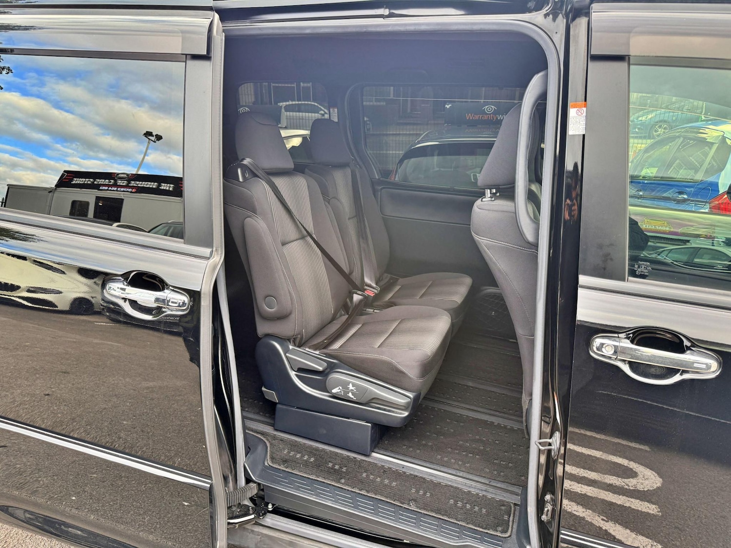 Used Toyota Noah 2025 for sale - 76519805: Photo 9