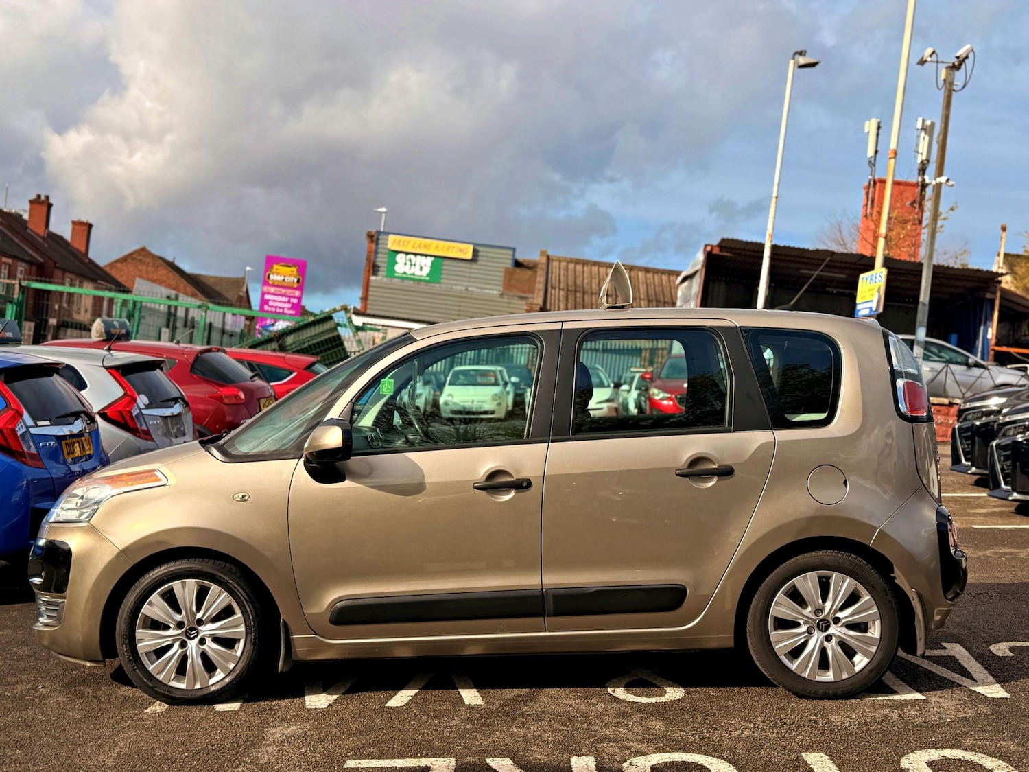 Used Citroen C3 Picasso 2009 for sale - 76405506: Photo 9