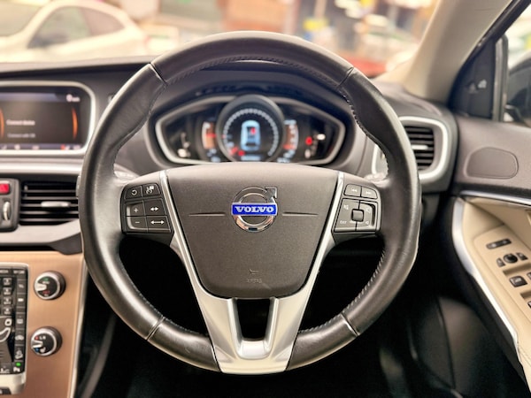 Used Volvo V40 for sale - 76312680: Photo 18