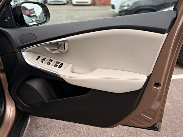 Used Volvo V40 for sale - 76312680: Photo 22