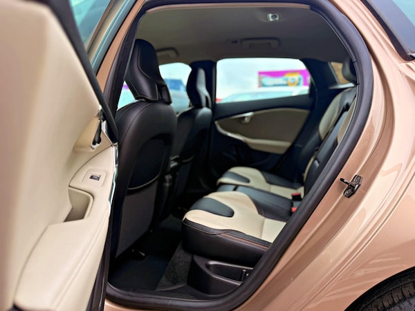 Used Volvo V40 for sale - 76312680: Photo 27