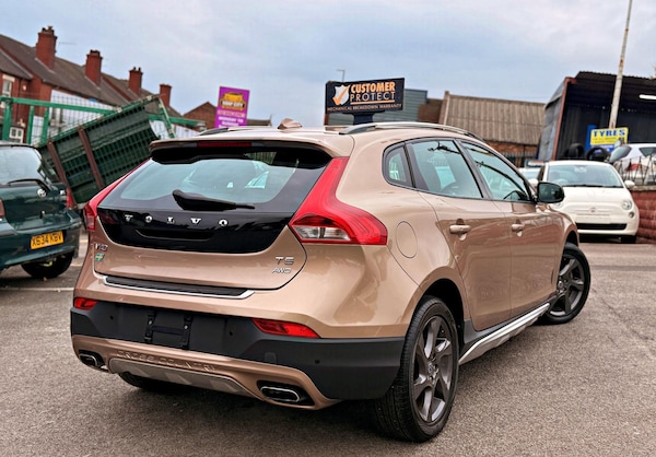Used Volvo V40 for sale - 76312680: Photo 2