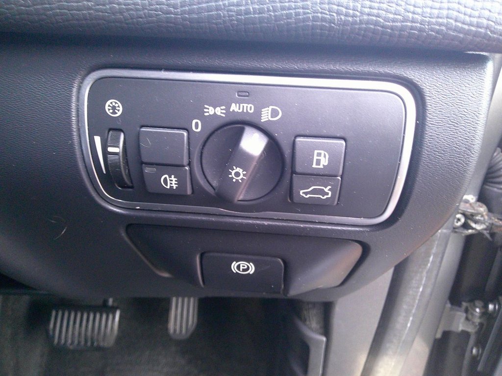 Used Volvo XC60 2015 for sale - 77250011: Photo 9