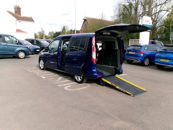 Ford Grand Tourneo Connect feature image