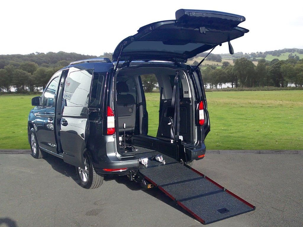 Used Ford Tourneo Connect 2024 for sale - 77976340: Photo 2