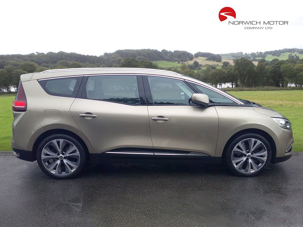 Used Renault Grand Scenic 2017 for sale - 76647195: Photo 2