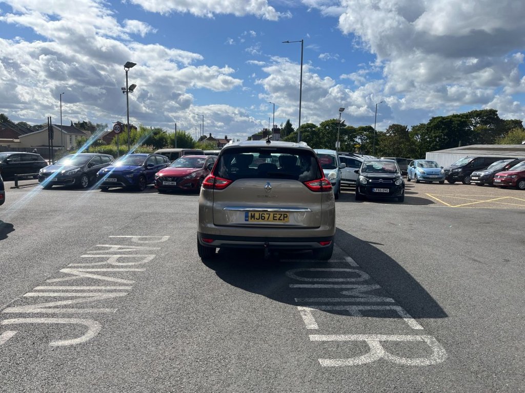 Used Renault Grand Scenic 2017 for sale - 76647195: Photo 24