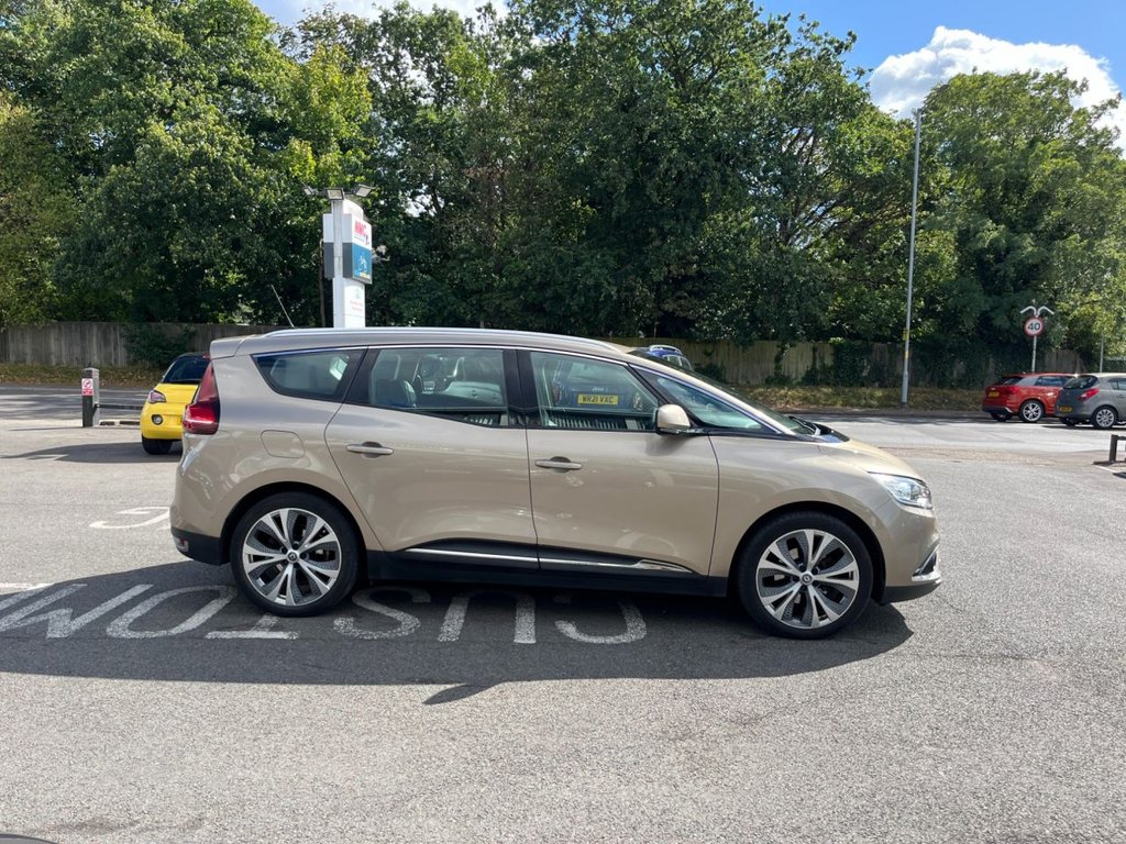 Used Renault Grand Scenic 2017 for sale - 76647195: Photo 25