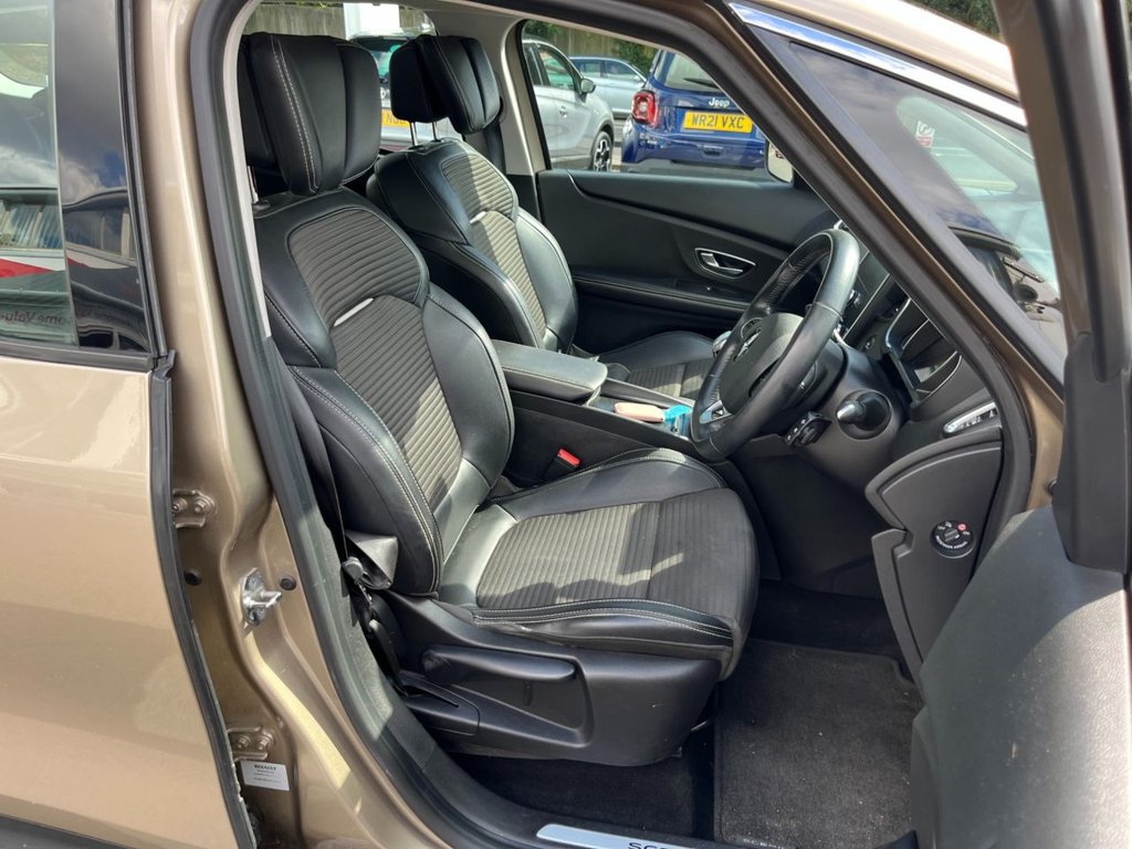 Used Renault Grand Scenic 2017 for sale - 76647195: Photo 6