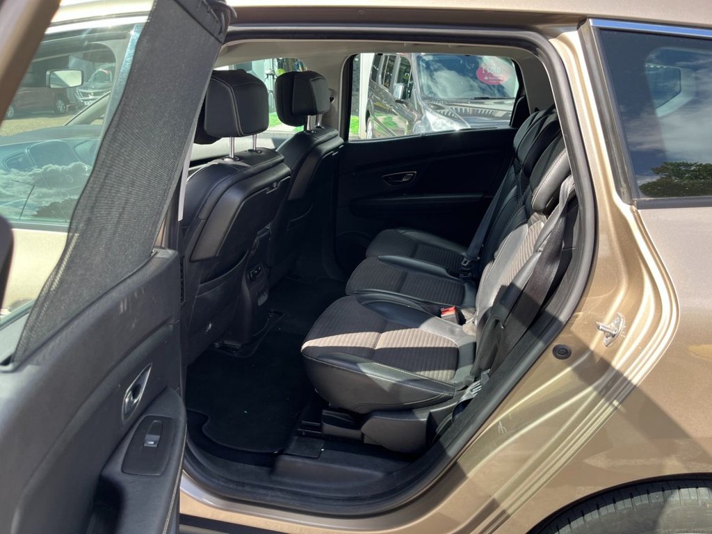 Used Renault Grand Scenic 2017 for sale - 76647195: Photo 9