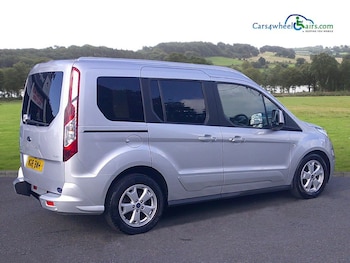 Used Ford Tourneo Connect 2018 for sale - 76647199: Photo
