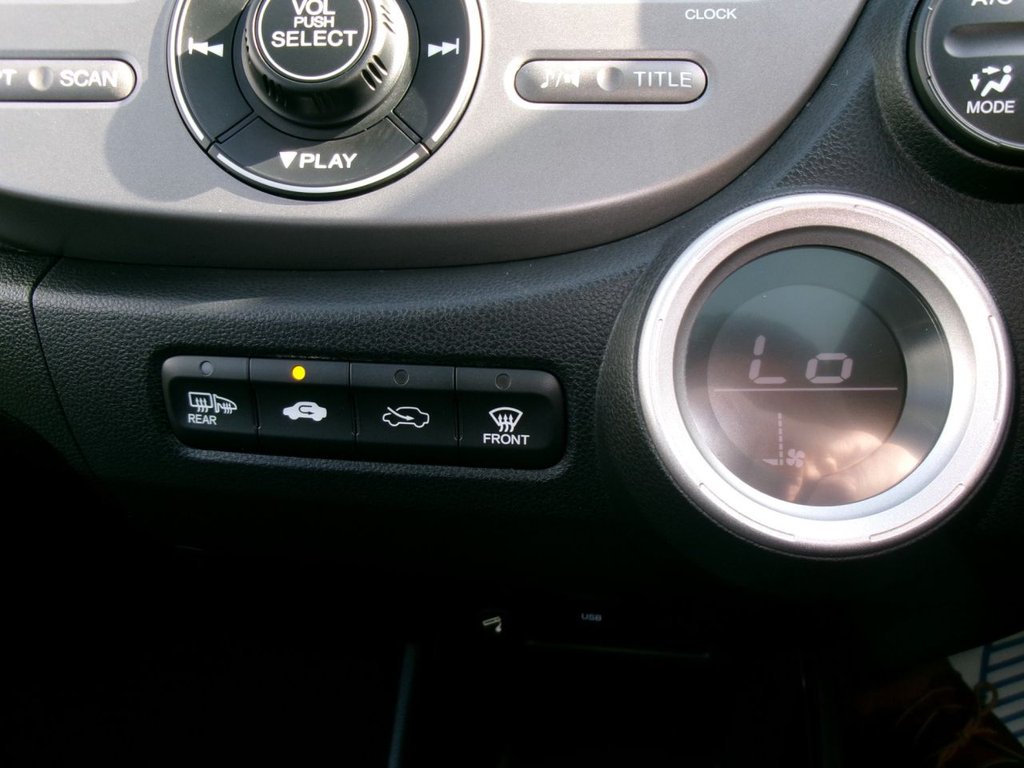 Used Honda Jazz 2010 for sale - 78200150: Photo 9