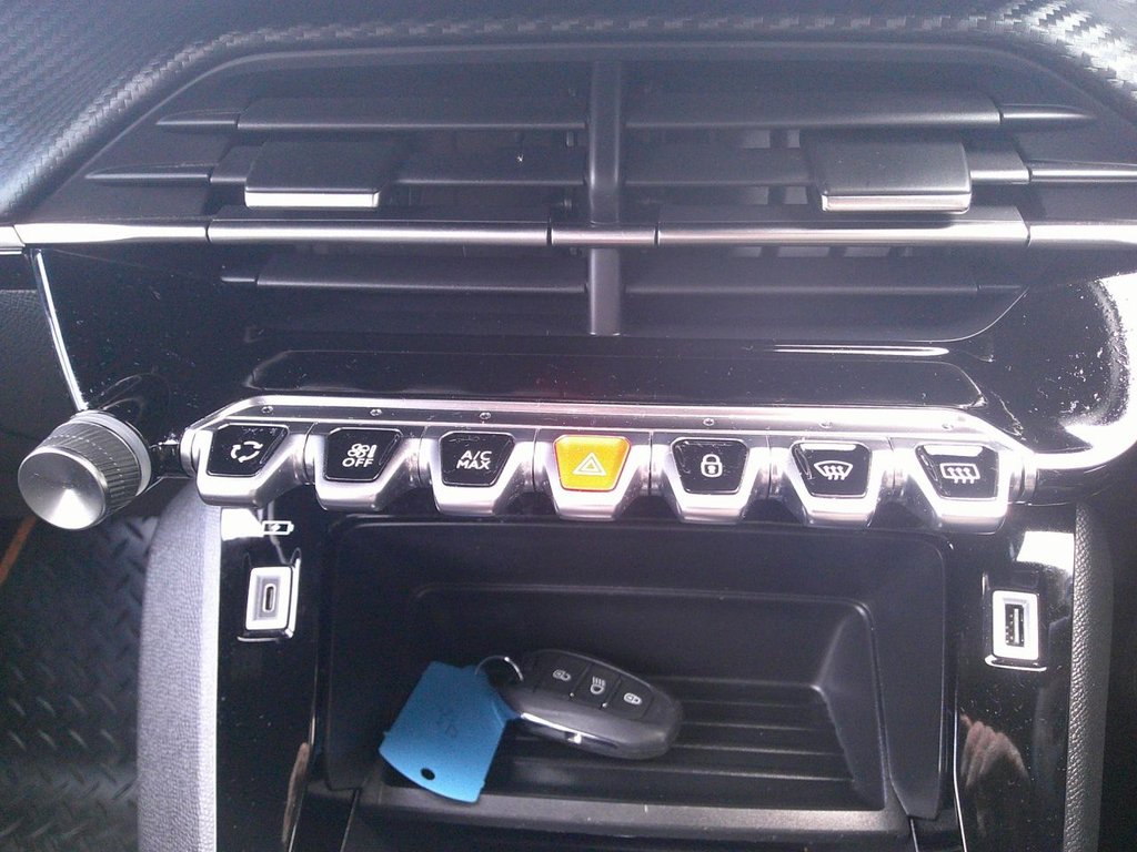 Used Peugeot 2008 2023 for sale - 76647215: Photo 10