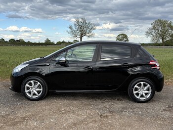 Used Peugeot 208 2015 for sale - 78545714: Photo