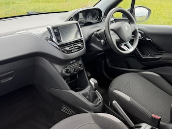 Used Peugeot 208 2015 for sale - 78452437: Photo