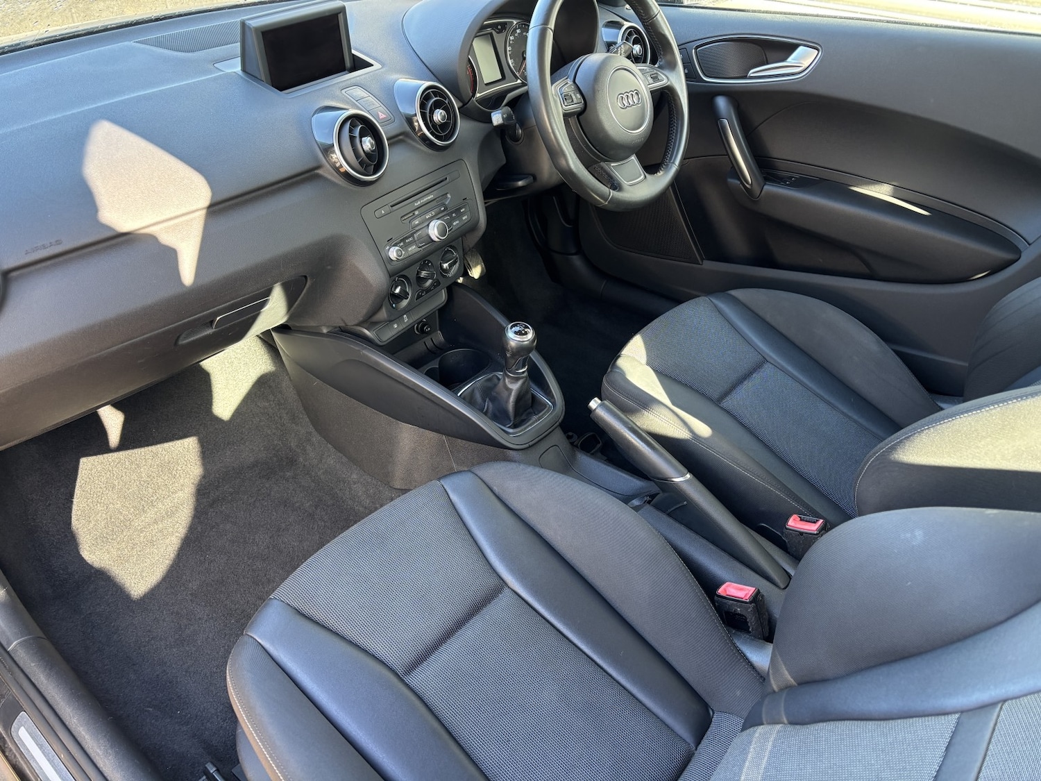 Used Audi A1 2013 for sale - 76174036: Photo 2