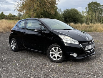 Used Peugeot 208 2013 for sale - 76063896: Photo