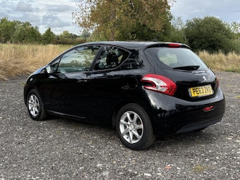 Used Peugeot 208 2013 for sale - 76063896: Photo