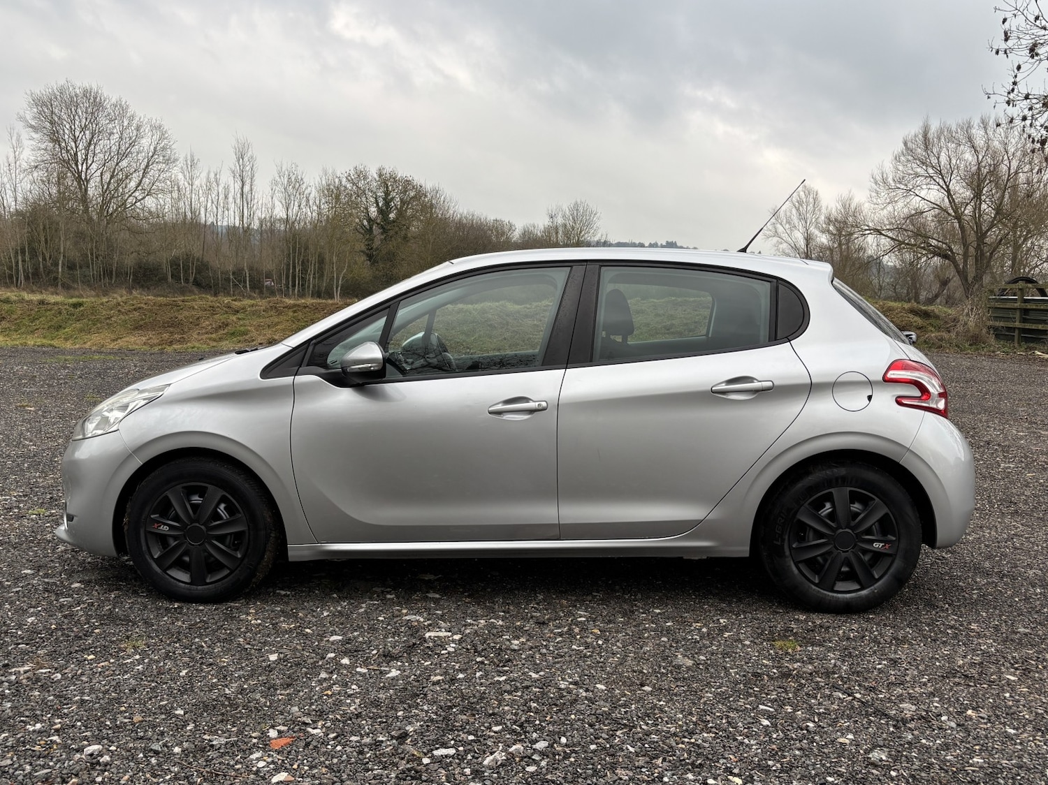 Used Peugeot 208 2013 for sale - 77548301: Photo 12