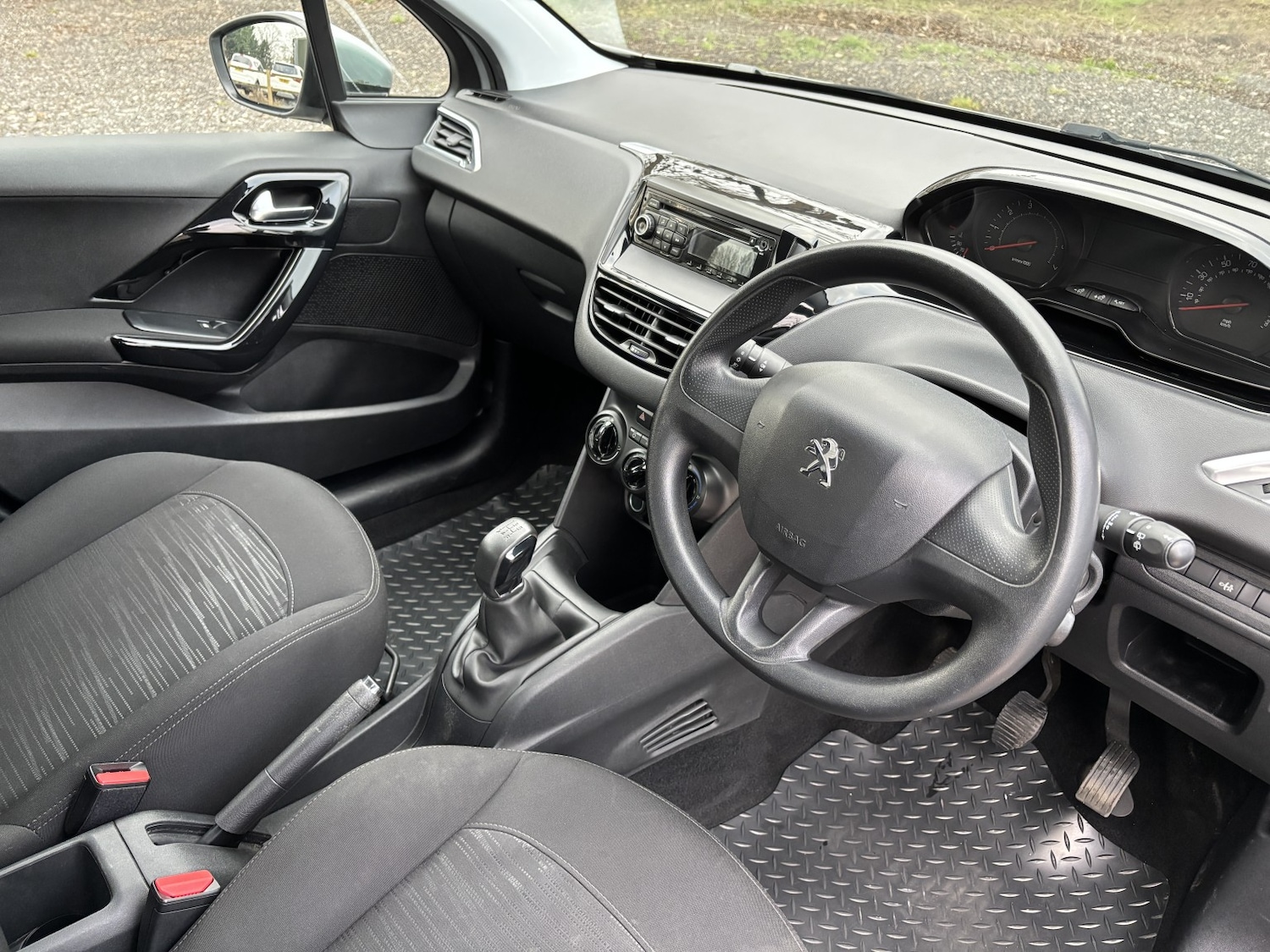 Used Peugeot 208 2013 for sale - 77548301: Photo 22