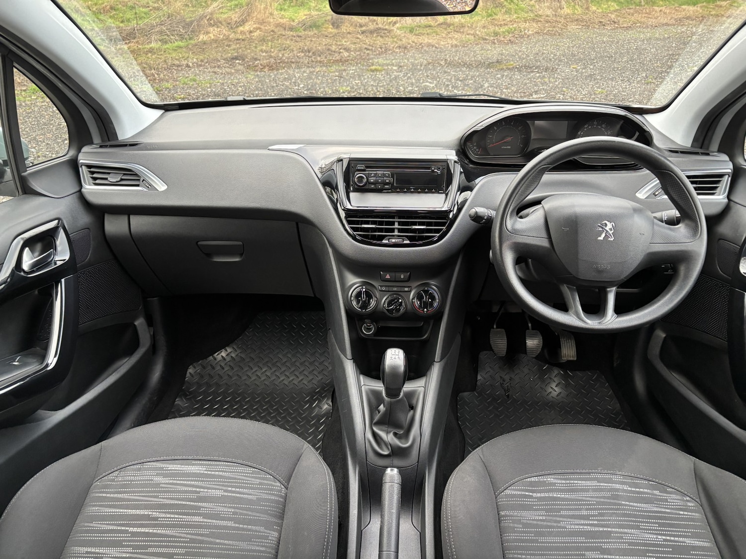 Used Peugeot 208 2013 for sale - 77548301: Photo 25