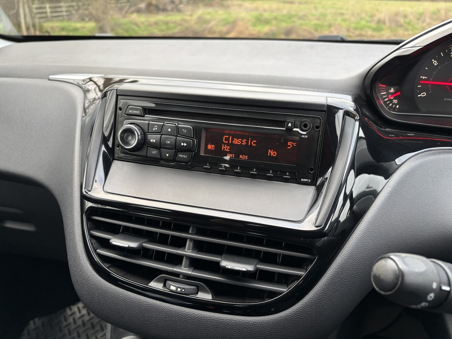 Used Peugeot 208 2013 for sale - 77548301: Photo 27